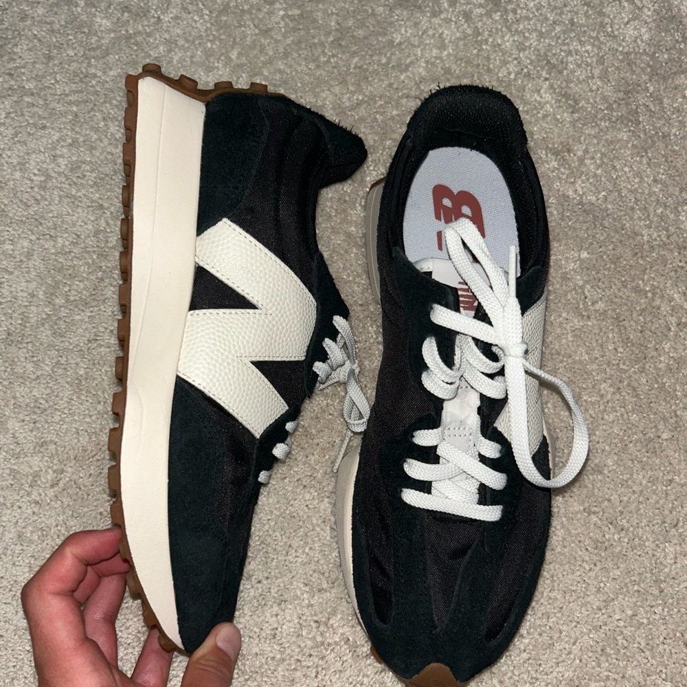 New Balance 327, Never worn